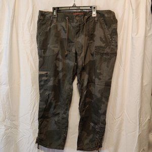 Great condition! Camo pants - comfy size 13 Womens juniors